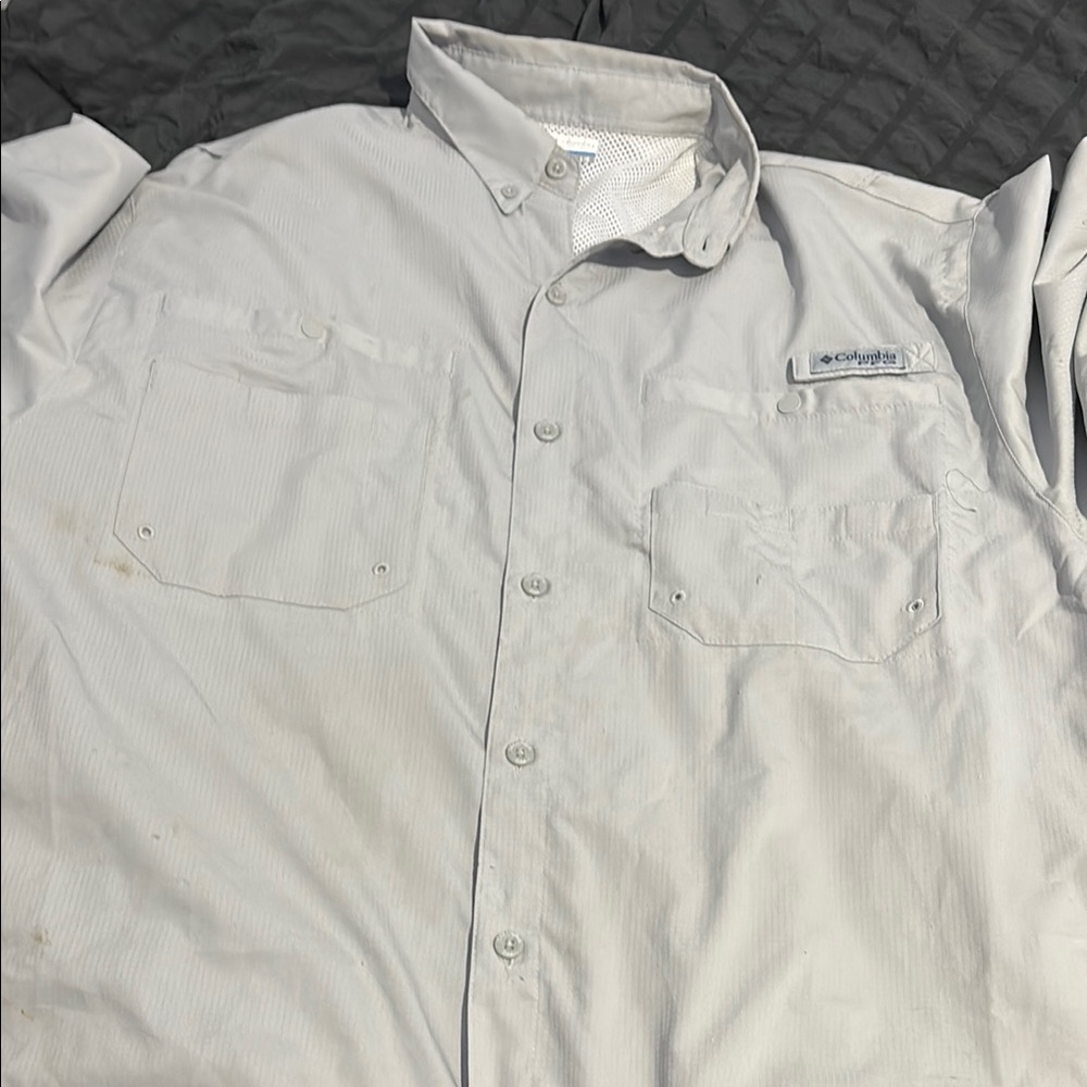 Columbia Men's Light Gray Casual Button Down Shirt